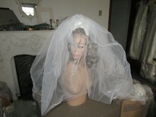 white vntage bridal  veil and