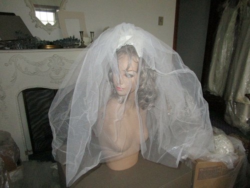 White vntage bridal veil and - white,