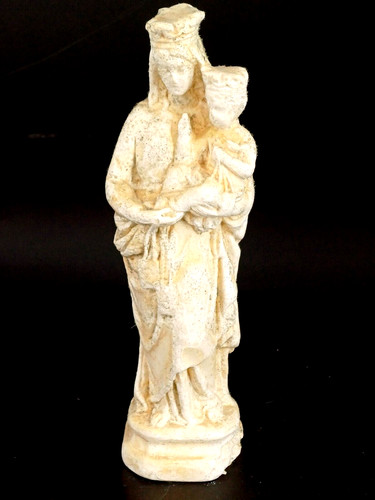 Statue vierge enfant en - a, l'enfant