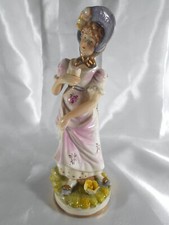 FIGURINE JEUNE FEMME A LA ROSE