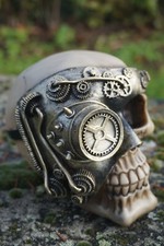 SK304 B  FIGURINE TETE DE MORT