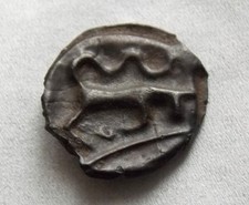 SÉNONS,  Potin à la tête