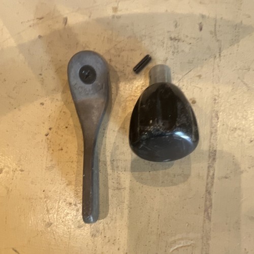 Makita table saw - knob, and