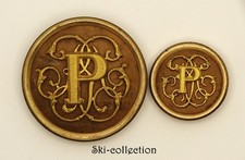 2 Boutons de Livrée, Lettres