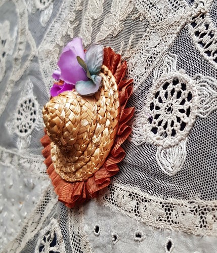 Joli chapeau poupée ancienne - joli,