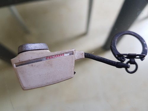 Ancien porte clé - , rasoir
