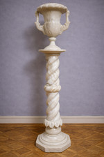 Colonne / sellette en albâtre