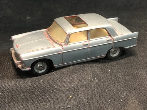 Dinky toys peugeot 404 ref - 404, 536