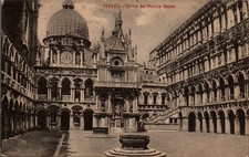 CPA - VENEZIA - Cortile del