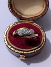 Superbe bague trois Diamants