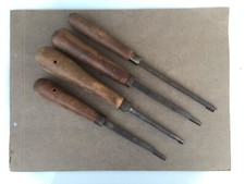 4 anciennes gradines de tailleur de pierre ?/ Sculpture / Outils anciens