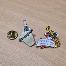 (ZP) 2 Pin's Pins lapel Fête De La Musique Et Bouteille De Champagne 