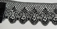 DENTELLE ANCIENNE - Délicate Guipure noire - 2.50 mètres - fin XIXème