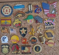 Lot De 27 Pin's Amérique États-Unis Militaire Nfl Indien Hurricane Et Autres