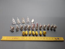 Lot de fèves ancienne en plastique et céramique vintage french antique beans