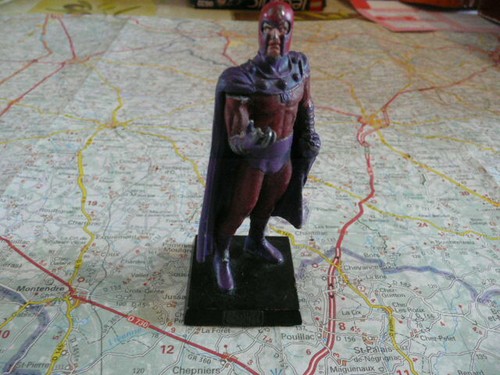 Magneto figurine plomb - figurine, sur