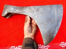 GRANDE hache en fer forgé  outil ancien