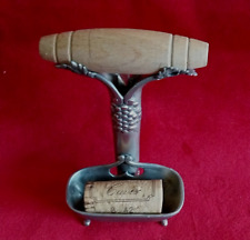 Tire Bouchon et son présentoir Etain & Bois , Collection Caviste Grappe Raisin