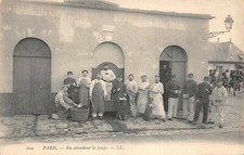 Paris - Nous attendons les soupes -