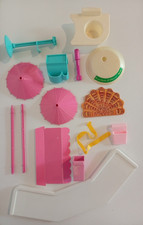 Lot de diverses pièces en vrac BARBIE vintage comptoir parasol socle auvent