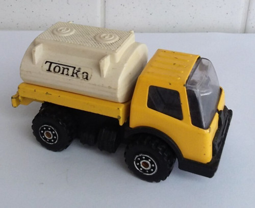 Ancien camion tonka - en, métal