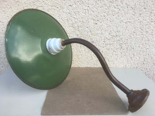 Ancienne lampe cour - de,