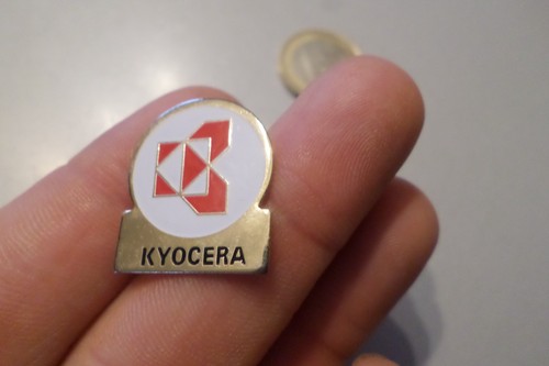 Badge pin broche kyocera - badge,