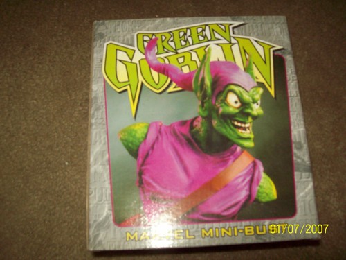 Green goblin marvel mini bust - green,
