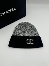CHANEL Bonnet bicolore en