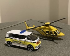 Lot 2 Miniatures Majorette