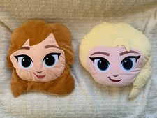 2 coussins La reine des neiges Disney Elsa et Anna