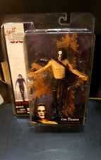 Figurine the crow