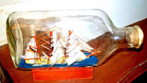 Petit bateau voilier - bateau, en