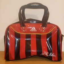 Sac Adidas mini Boston, modèle AC Milan, émail rouge noir