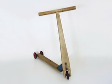 Trottinette vintage en bois