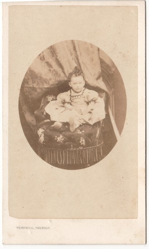 Fillette bébé médaillon - bébé, en
