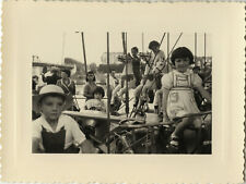 PHOTO ANCIENNE - VINTAGE SNAPSHOT - MANÈGE FÊTE FORAINE AVION CHEVAUX