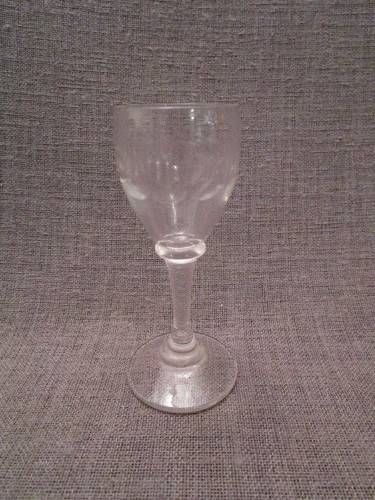 Verre liqueur ancien - a, ciselé