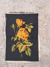 CANEVAS FINI ROSE JAUNE ORANGE SUR FOND NOIR