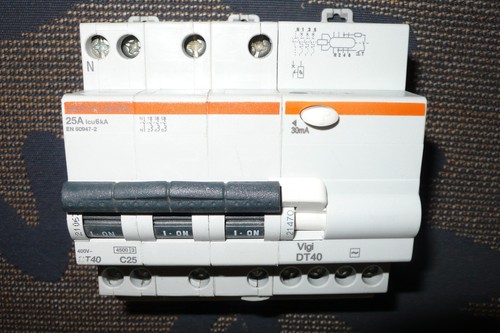 Disjoncteur differentiel 4pole - differentiel,