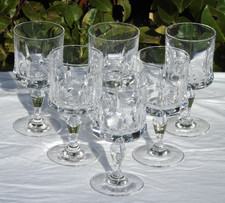 Service de 6 verres à vin blanc en cristal taillé. Bayel?  Haut. 11,8 cm