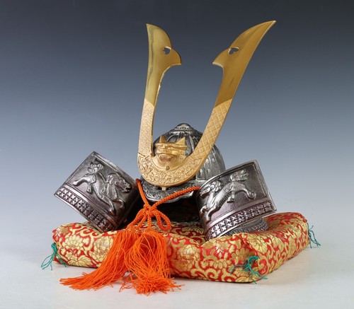 Ancien casque japonais