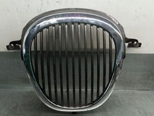 XR838A133 grille gauche capot