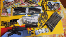 Lot éléments échelle HO pour réseau trains électriques voir photographies