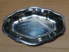 UN PLAT CREUX EN INOX