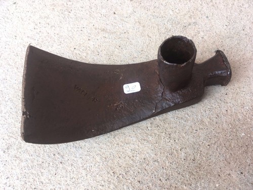 Old tool outil - /,