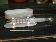 Ancienne seringue médicale CPF - Cabinet de curiosités