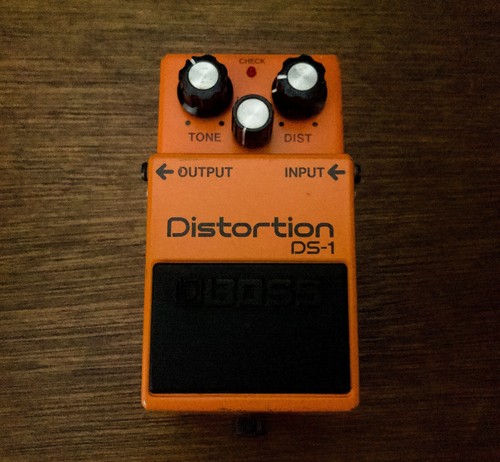 Boss distortion guitar - ds-1,