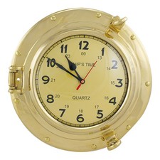 Horloge dans le hublot