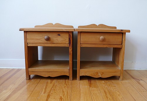 Deux chevets bois sapin - ,